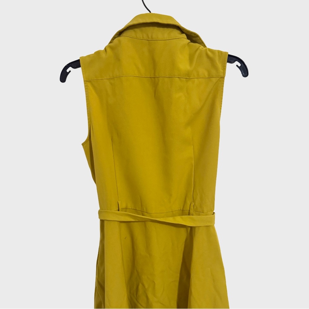Sharagano Chartreuse Yellow Buttoned Belted Midi Sleeveless Dress. - Picture 4 of 6